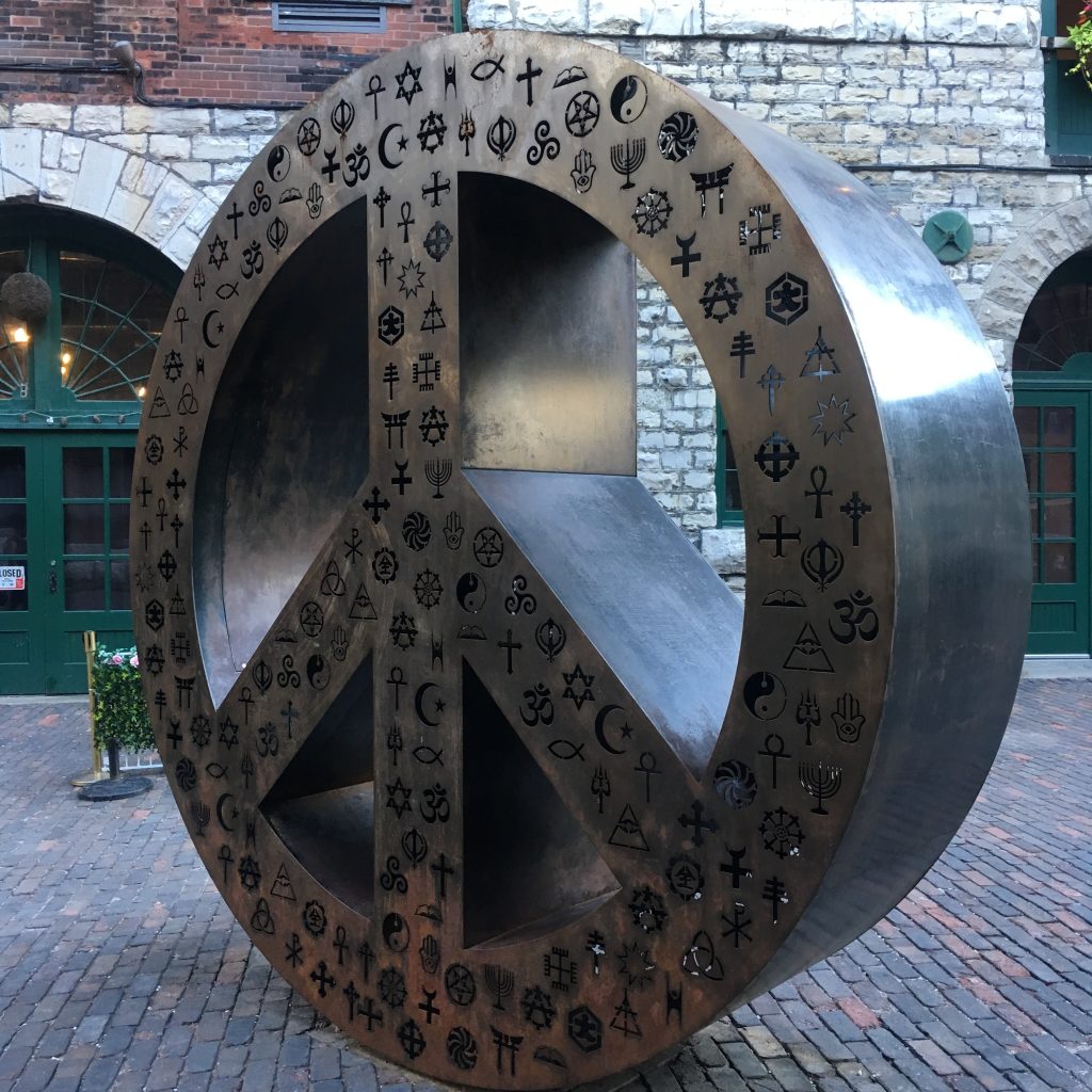 Signe de la paix à Distillery District à Toronto