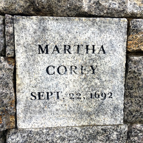 plaque commémorative de martha corey pendue à salem le 22 septembre 1692
