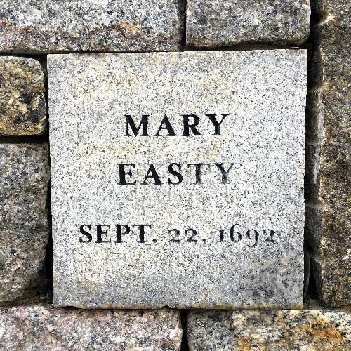 plaque commémorative de mary easty pendu à salem le 22 septembre 1692