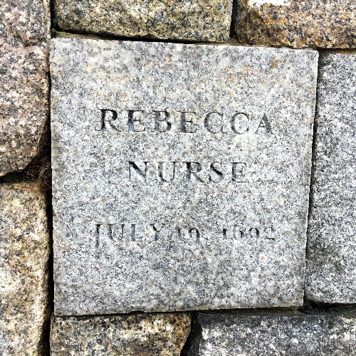 plaque commémorative de rebecca nurse pendue à salem le 19 juillet 1692