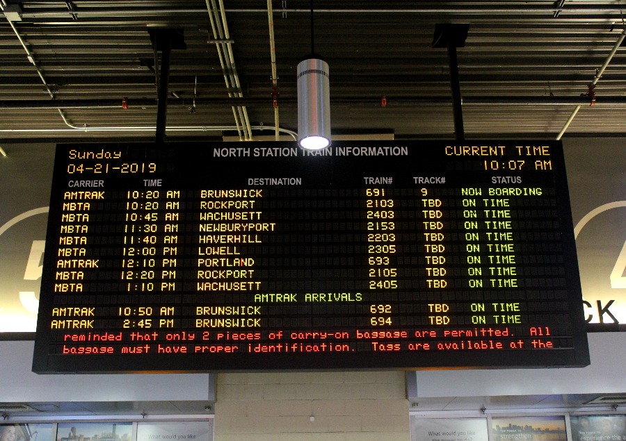 panneau d'affichage des trains pour salem depuis boston
